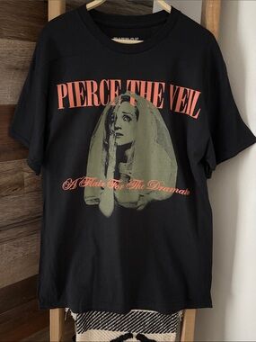 🆕 Pierce The Veil Band Tee